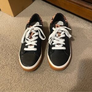 Women’s A New Day Maddison Sneakers With Memory Foam Insole Size 8